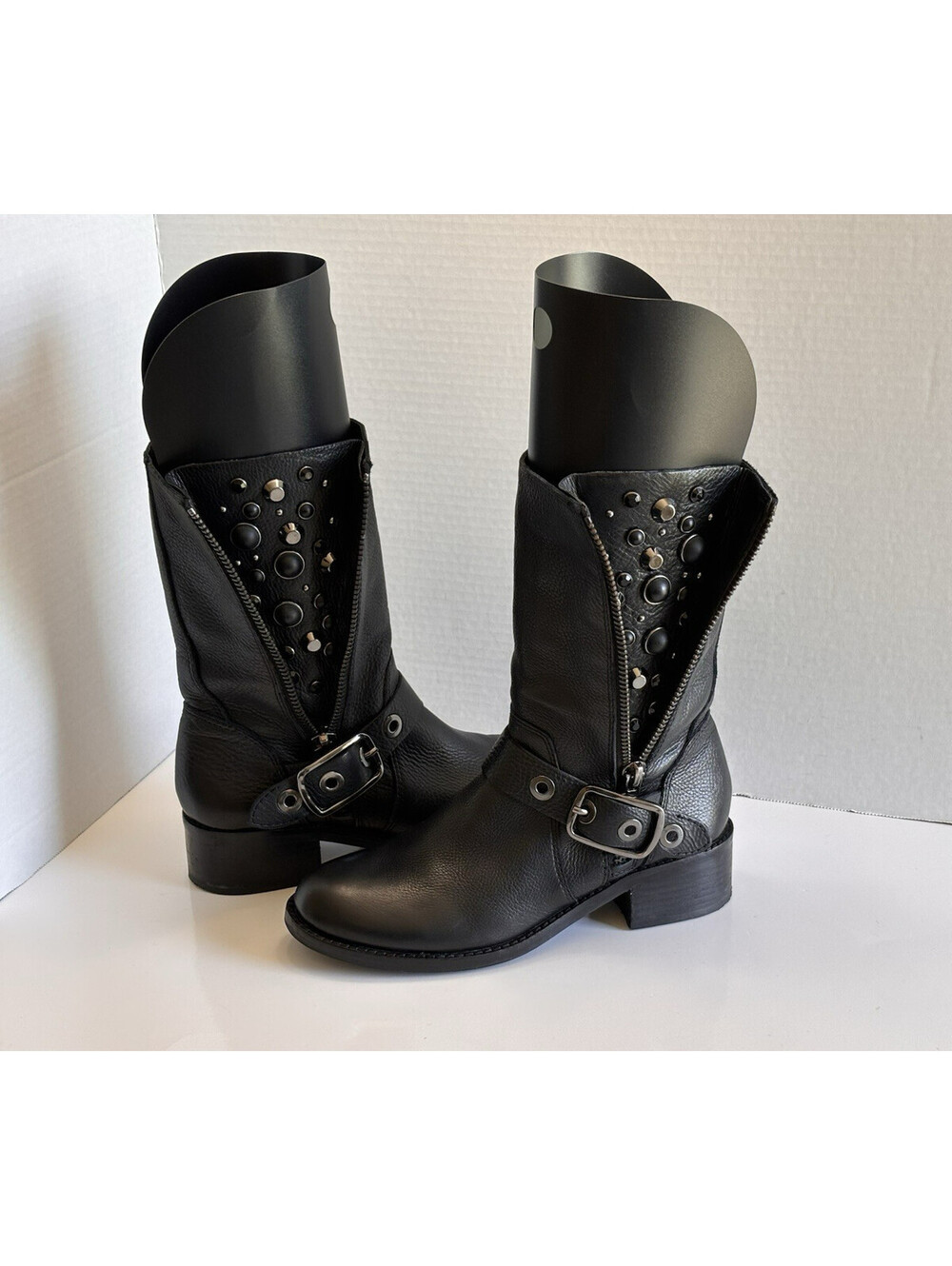 Vince Camuto Walt Biker Studded/Gems Boots Women's Sz 7.5B Black Leather Zip Up